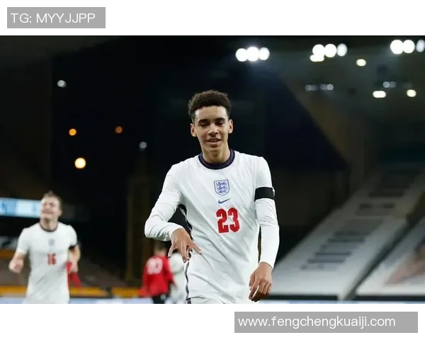 穆西亚拉今日恢复训练 计划12月复出为目标 穆西亚拉今日恢复训练 计划12月复出为目标